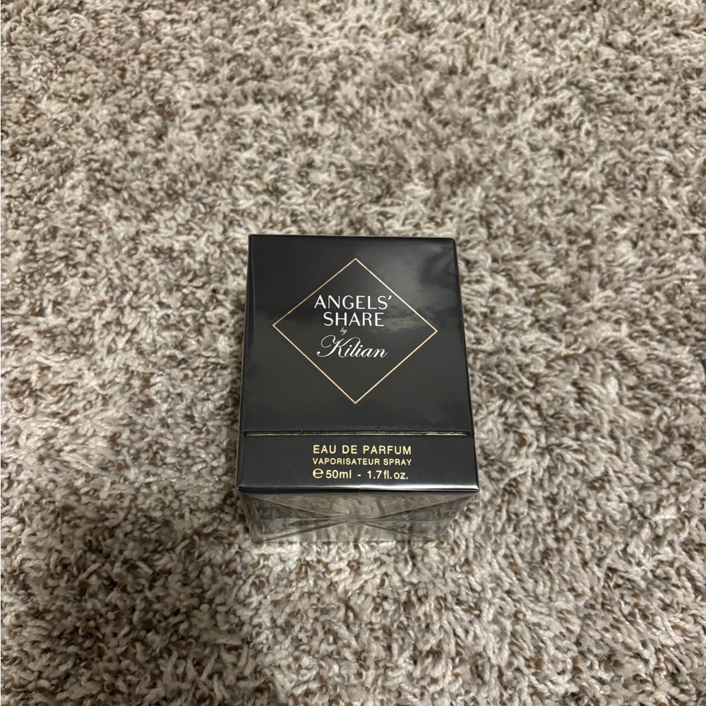 Angles Shares Women’s Perfumes